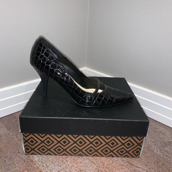 Brand new Nine & Co by Nine West Black Pumps - Picture 2 of 3